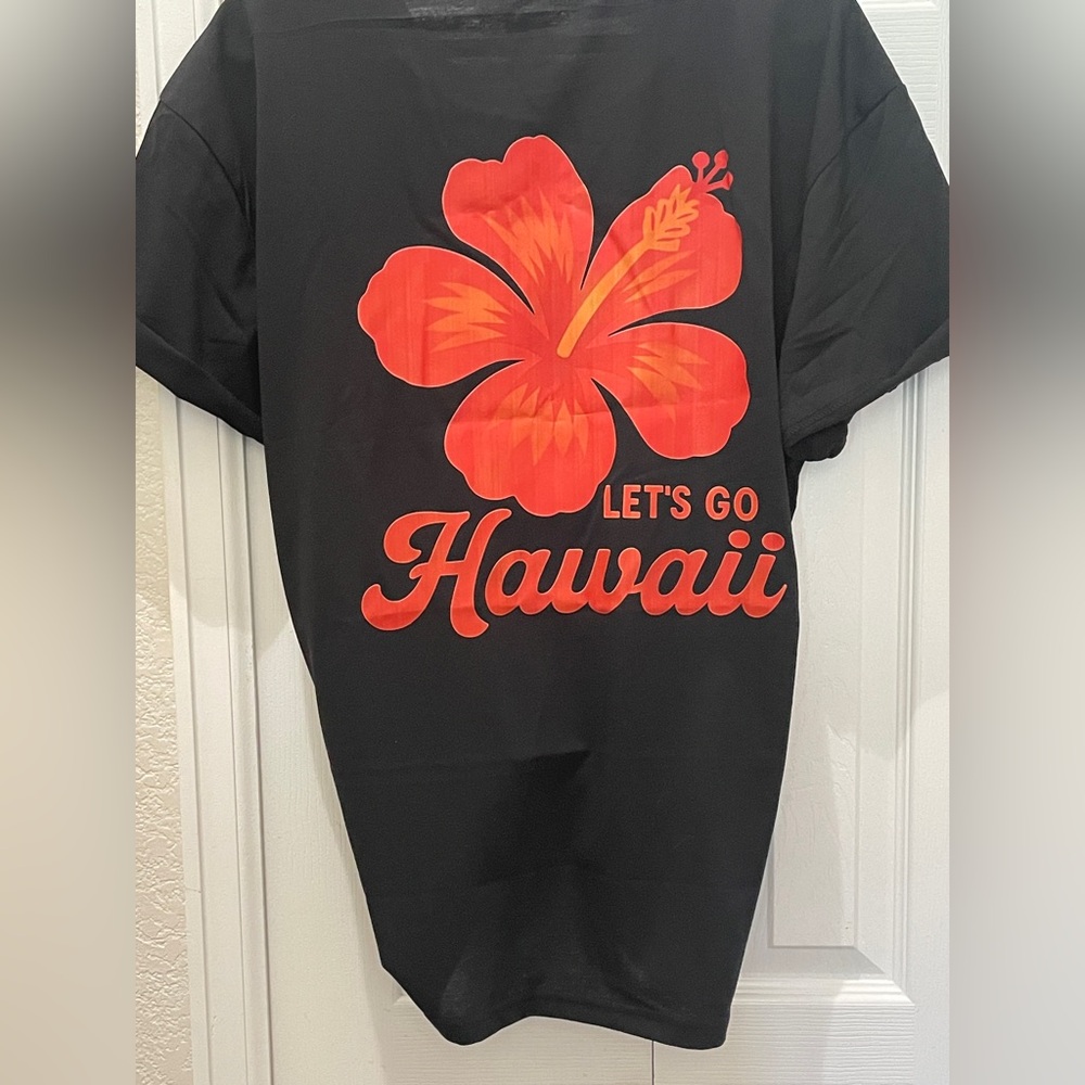 Black Hawaii Graphic T-Shirt 2 sided graphics. New